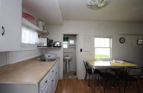 Leeds and the Thousand Islands Resort | The Pines Housekeeping Cottage - Gananoque - Cottage 2