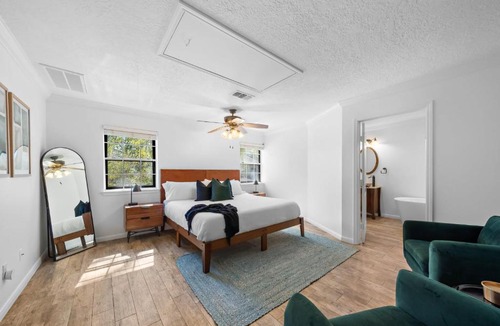 Oak Ridge North House | The Pines I Sleeps 12 I Private Pool I Patio & BBQ