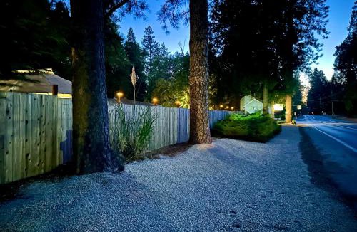 Grass Valley Hotel | The Pines Inn and Cottages