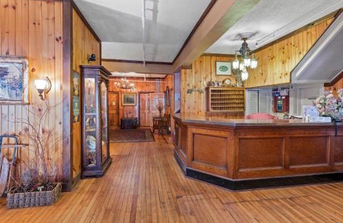 Lake Placid Hotel | The Pines Inn
