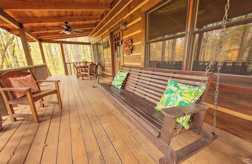 Benton Cabin | The Pines Ocoee riverside log cabin with jacuzzi tub