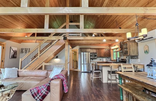 Little Valley Ski Chalet | The Pines on Maples~ Hot Tub ~ Fire Pit & Indoor Fireplace - Game Room