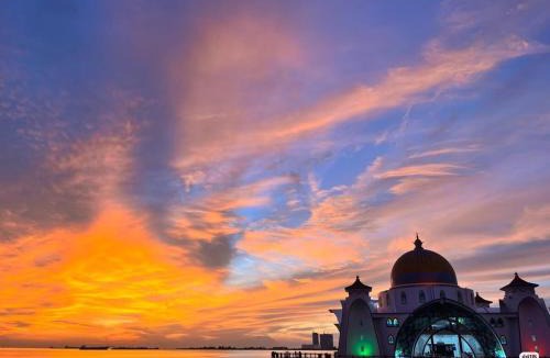 Tanjong Bidara Apartment | The Pines Poolside Suite