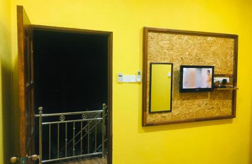 Kampung Semut Api House | The Pines Small Studio