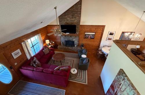 Nacogdoches House | The Piney Woods Cabin