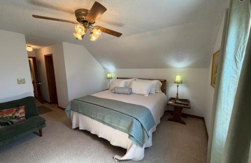 Nacogdoches House | The Piney Woods Cabin