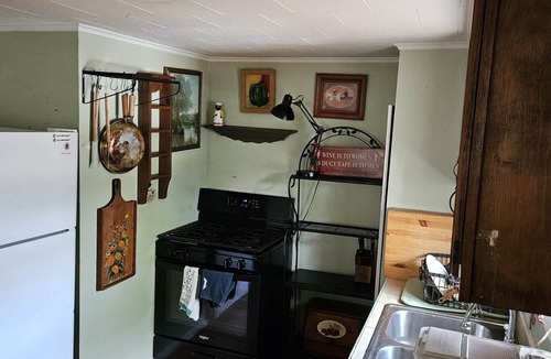 DeRidder House | The Piney Woods Cottage - steps from downtown