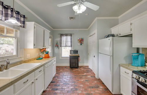 Tyler House | 'The Pink Azalea' - Tyler Home w/Yard + Patio!