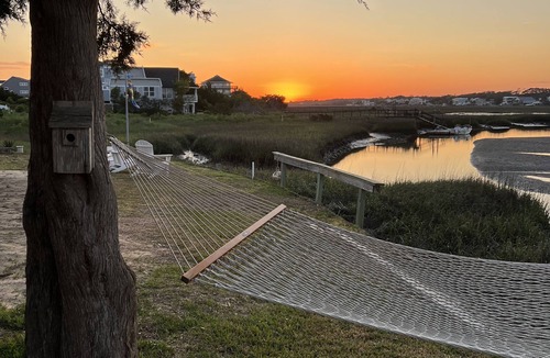 Long Beach Cottage | The Pink cottage on West Beach, water front , short walk to beach