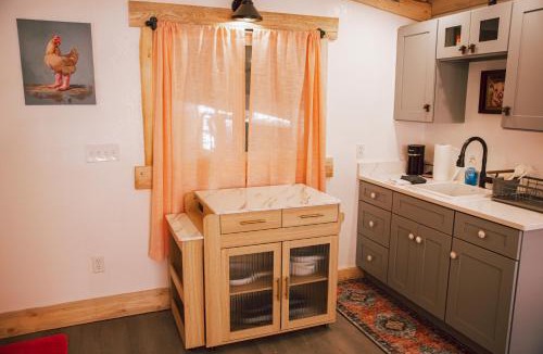 Nephi Apartment | The Pink Hayloft