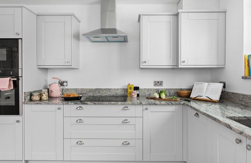 Budleigh Salterton House | The Pink House - a house that sleeps 6 guests in 3 bedrooms