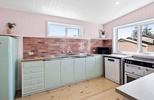 Lorne Cabin | The Pink Lodge 3 Bed