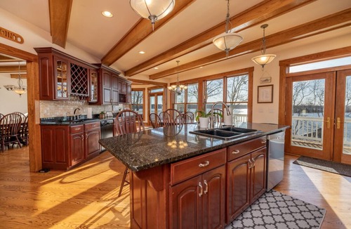 Bracey House | The Pinnacle | Spacious Waterfront Estate |3+ acres