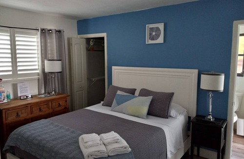 North Andrews Gardens Bed & Breakfast | The Place, a beautiful private and quiet, cozy, room with microwave refrig.
