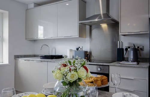 South Shore Apartment | The Place Apartment 6