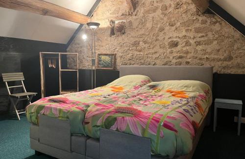 Lormes Apartment | The Place to Be