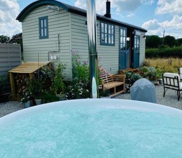 Hever House | The place to bee.