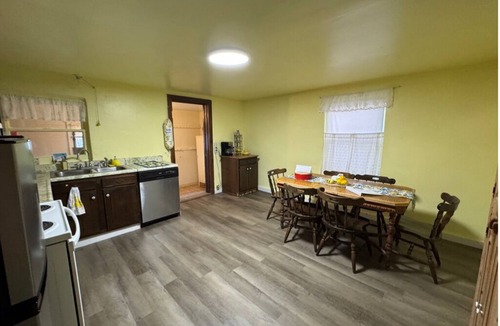 Campo House | The Plains Pearl - A "Grandmacore" Cozy 2-bedroom in Campo, CO