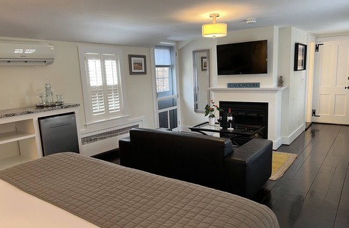 West Harwich Bed & Breakfast | The Platinum Pebble Boutique Inn - Adults Only