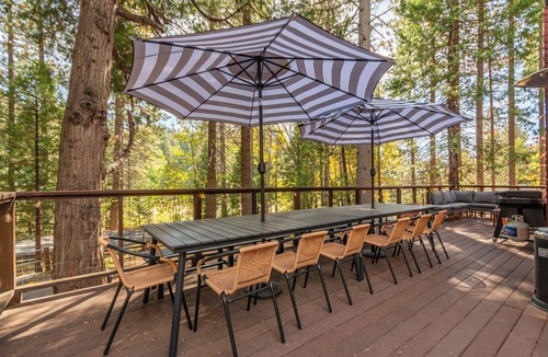 Arnold Cabin | The Play Pen- Hot Tub/Sleeps 15