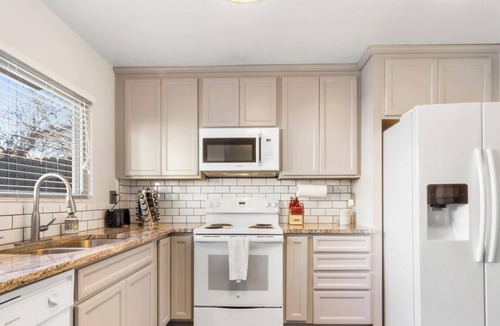 Northeast Heights House | The Plaza - An Irvie Home w Summer Pool