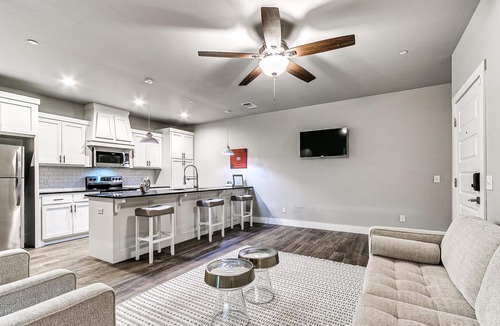 Asian District Condo | The Plaza VIP Lodge 3 Bedroom Condo #H2