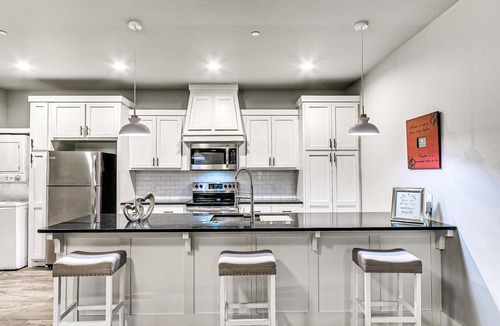 Asian District Condo | The Plaza VIP Lodge 3 Bedroom Condo #H2