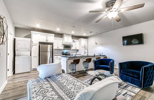 Asian District Condo | The Plaza VIP Lodge 3 Bedroom Condo #H6