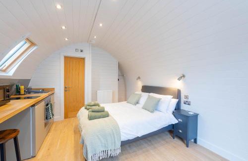South Leigh Apartment | The Plough Inn Cabins