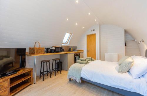 South Leigh Apartment | The Plough Inn Cabins