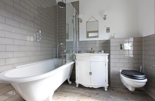 Capel Hotel | The Plough Inn