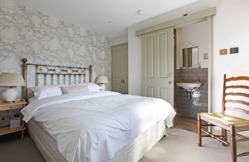 Capel Hotel | The Plough Inn