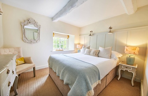 Kelmscott Hotel | The Plough Inn