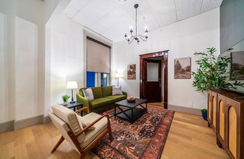 Sedalia Apartment | The Plum Suite