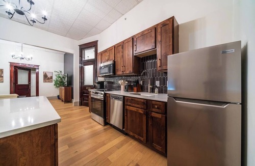 Sedalia Apartment | The Plum Suite