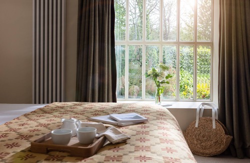 Mitchell Hotel | The Plume of Feathers