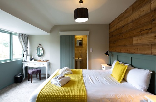 South Warnborough Hotel | The Poacher Inn