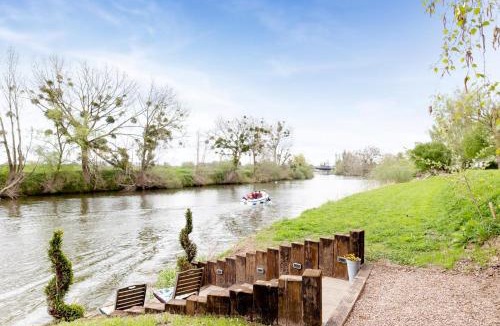 Severn Stoke House | The Pod - Riverside Retreat