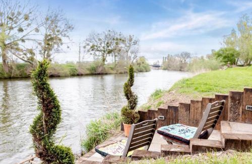 Severn Stoke House | The Pod - Riverside Retreat