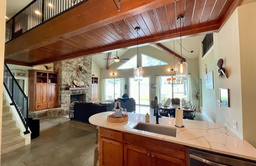 Log Cabin House | The Point on Cedar Creek Lake! Huge Lakefront! Panoramic Water Views! Spacious!