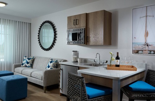 Jupiter Hotel | The Pointe Hotel