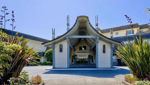 Ocean Shores Resort | The Polynesian Resort