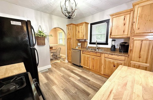 Ponca City House | The Poncan, 3bedroom/1bath house in Ponca, pets ok w/fee, WiFi, Central locale
