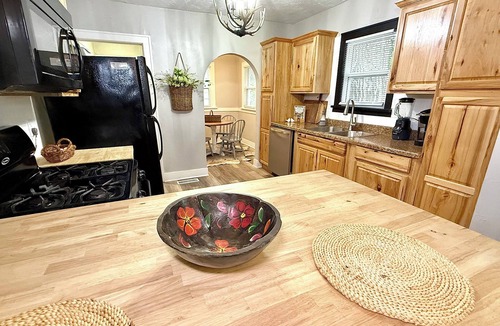 Ponca City House | The Poncan, 3bedroom/1bath house in Ponca, pets ok w/fee, WiFi, Central locale