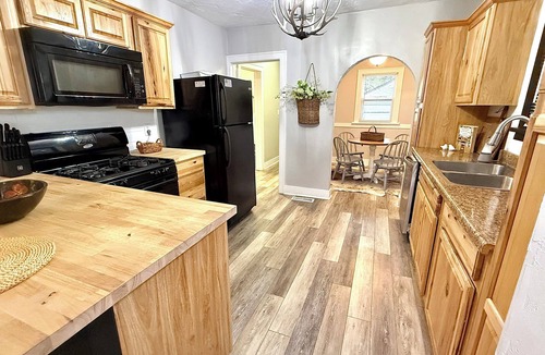 Ponca City House | The Poncan, 3bedroom/1bath house in Ponca, pets ok w/fee, WiFi, Central locale