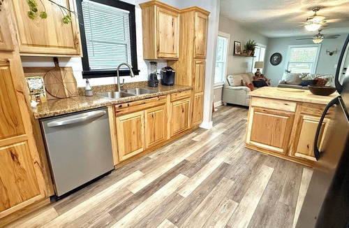 Ponca City House | The Poncan, 3bedroom/1bath house in Ponca, pets ok w/fee, WiFi, Central locale