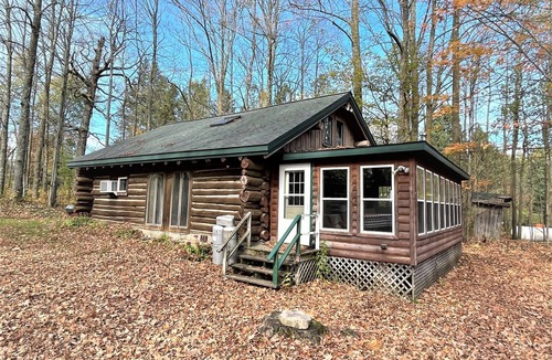 Glidden Cabin | The Pond Cabin | 2 Bed, 1 Bath
