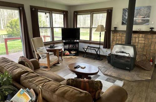 Austinburg House | The Pond Cottage at Rustic River