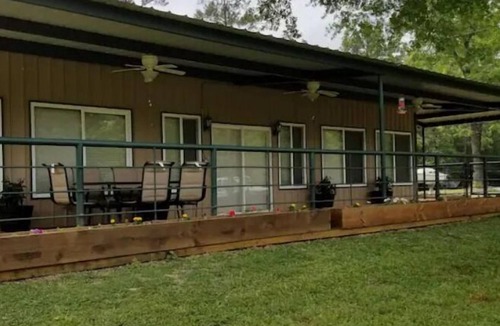 Pennington House | The Ponderosa- Group and Family gathering place