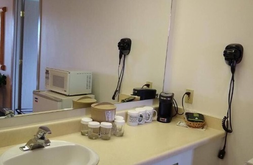 Enterprise Hotel | The Ponderosa Motel